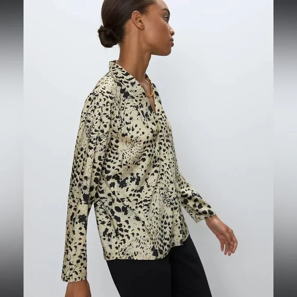 ❗️SOLD❗️Aritzia Babaton Green/Blue Power Long Sleeve Satin Feel Blouse Size L - Picture 2 of 9